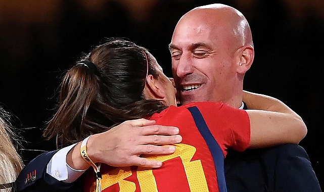 İspanyol kadın futbolcu Hermoso, eski federasyon başkanı Rubiales'i savcılığa şikayet etti