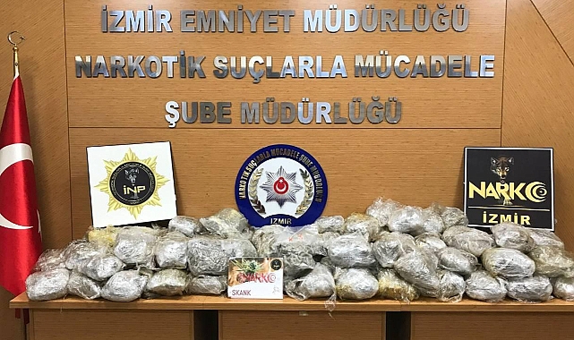 İzmir'de tırın yakıt deposunda 57,9 kilogram uyuşturucu ele geçirildi