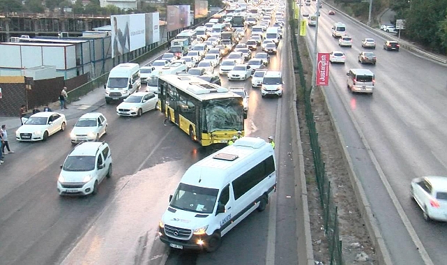 Kadıköy'de kaza: Trafik felç oldu