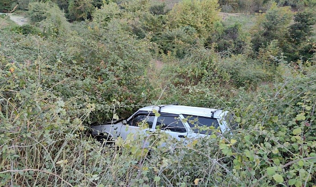 Lastiği patlayan otomobil şarampole uçtu: 4 yaralı