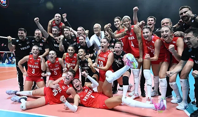 Melih Gökçek: Bayanlar Türk Milli Voleybol Takımı'nı tebrik ediyorum