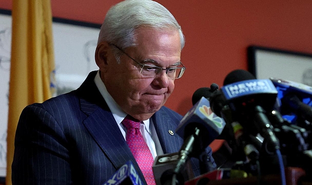 Menendez hakim karşısına çıktı: 100 bin dolar kefaletle serbest bırakıldı