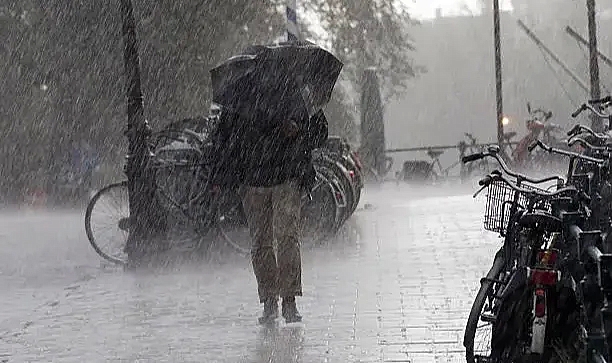 Meteoroloji'den sağanağın vurduğu İstanbul için yeni uyarı: 4 gün sürecek, kuvvetli olacak