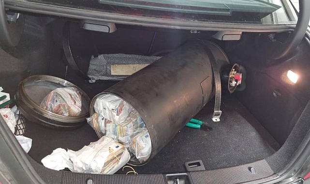 Otomobilin gaz deposundan servet çıktı