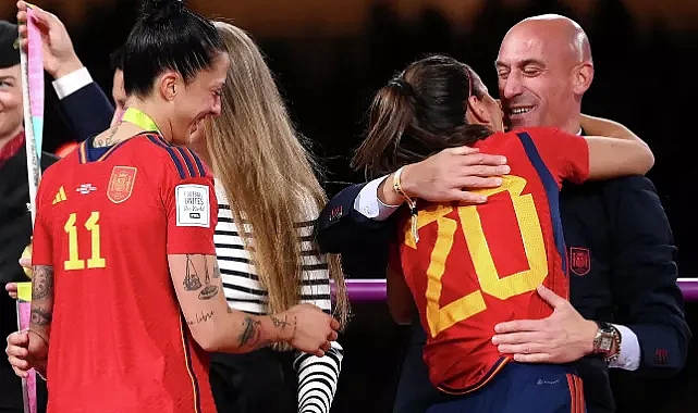 Rubiales, Dünya Kupası'nda Hermoso'yu öpmenin 'karşılıklı sevgi dolu bir jest' olduğunu iddia etti