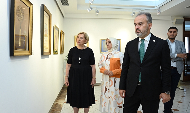 Saraydan sanata uzanan sergi