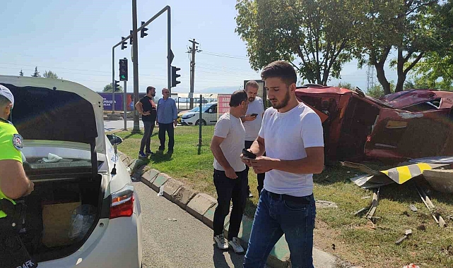 Takla atıp hurdaya dönen araçtan hafif sıyrıklarla kurtuldu