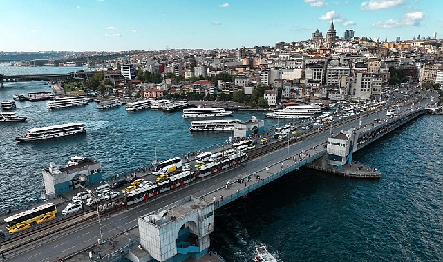 Yenileme çalışmaları tamamlanan Galata Köprüsü trafiğe açıldı