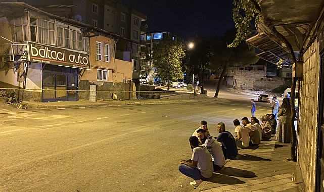 Yıkılma tehlikesi geçiren ev mahalleliyi ayağa kaldırdı