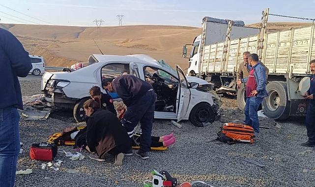 Ağrı'da otomobil ile tır çarpıştı: 2 ölü, 2 yaralı