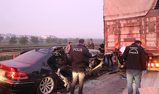 Anadolu Otoyolu'nda otomobil tıra çarptı: 1 ölü, 2 yaralı