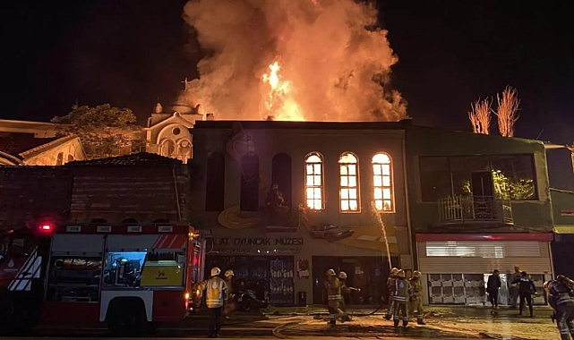 Balat'taki oyuncak müzesinde büyük yangın