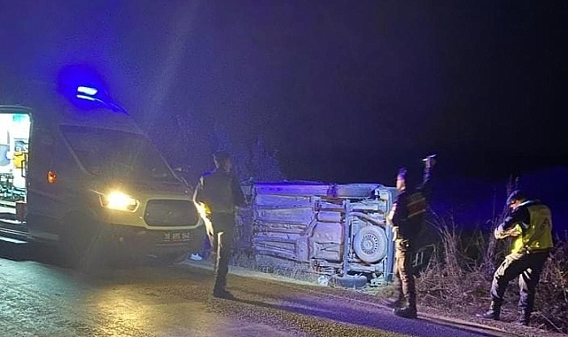 Balıkesir'de kamyonetin traktöre çarpması sonucu 1 kişi öldü, 2 kişi yaralandı