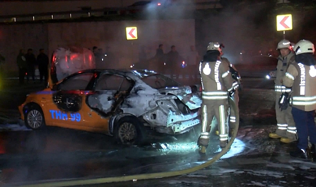 Çarpışan taksi ile motosiklet alev alev yandı: 1 ölü, 1 yaralı