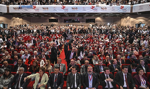 CHP İstanbul İl Kongresi'nde arbede çıktı