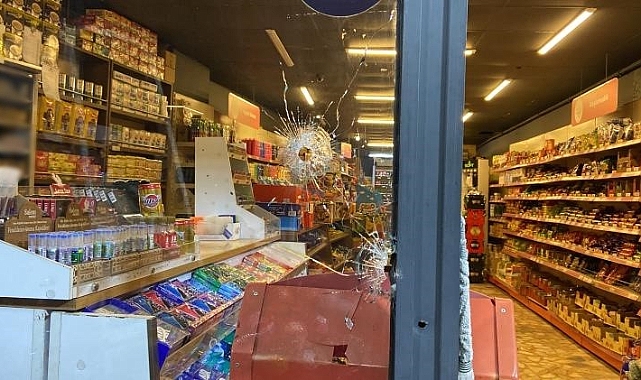 Esenyurt’ta markete silahlı saldırı: Camlar kırıldı, içerideki malzemeler zarar gördü