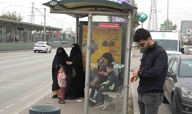 Halk otobüsü şoförünün kadın yolcuların konuşmasından psikolojisi bozuldu