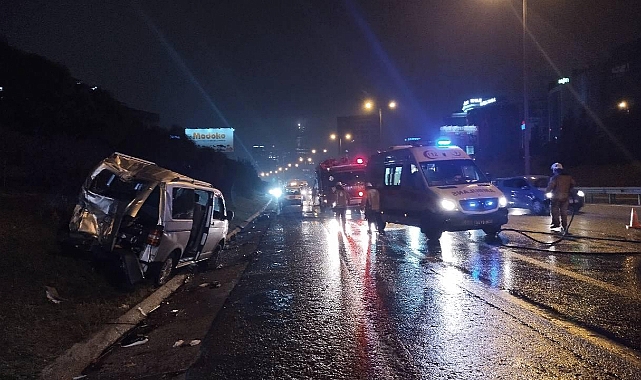 İstanbul'da İETT otobüsü ile minibüs çarpıştı: 2 yaralı