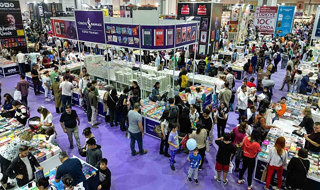 İZKİTAP'a yoğun ilgi