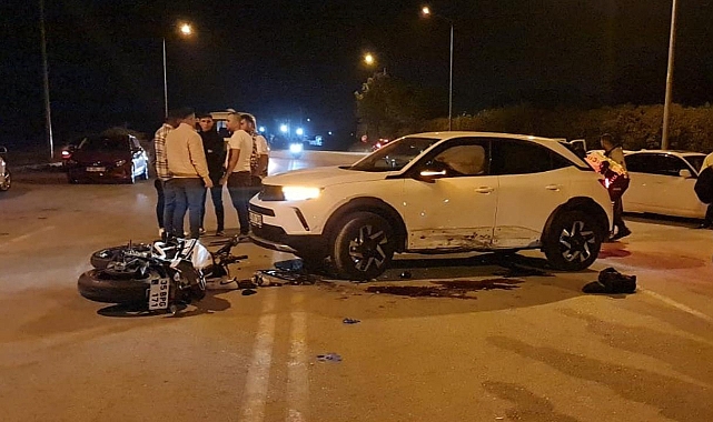 İzmir'de otomobil ile çarpışan motosikletteki 2 kişi öldü