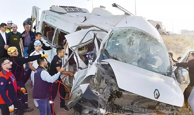 Kırmızı ışık faciası: 2 ölü 19 yaralı