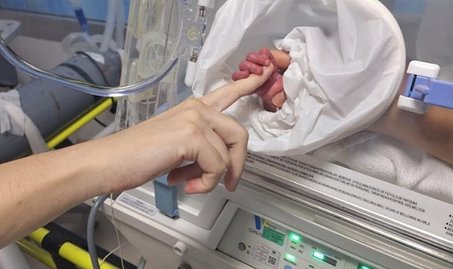 Organlarıyla 6 kişiye umut olan anneden kuvözdeki bebeğine son dokunuş