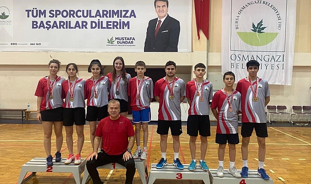 Osmangazi Badminton takımının şampiyonluk sevinci