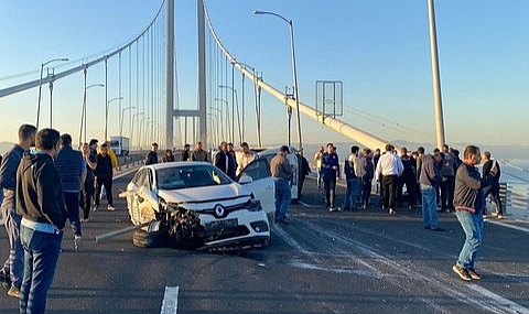 Osmangazi Köprüsü'nde 4 aracın karıştığı zincirleme kaza