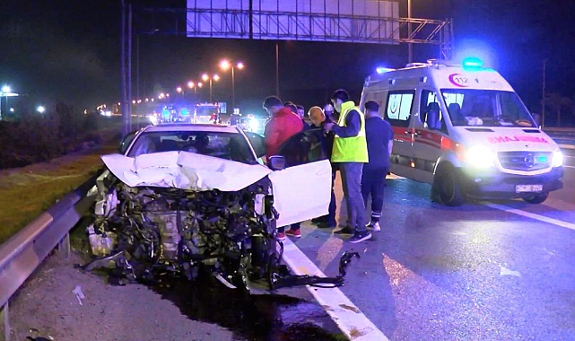 Pendik'te iki otomobil çarpıştı