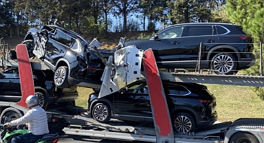 Sıfır TOGG'ları taşıyan tır kaza yaptı!