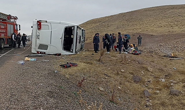 Sivas’ta yolcu otobüs devrildi: 4 ölü, 30 yaralı