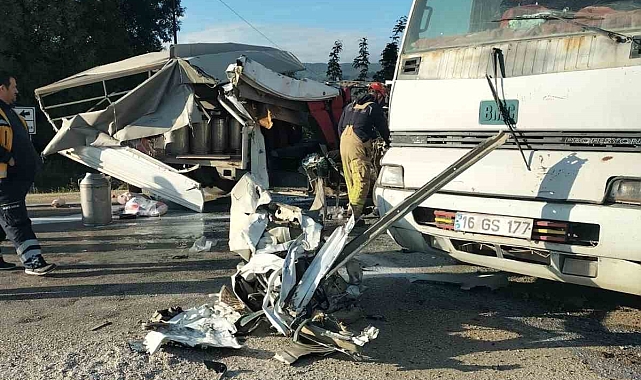 Süt toplama aracı kamyonla çarpıştı: 1 ölü, 5 yaralı