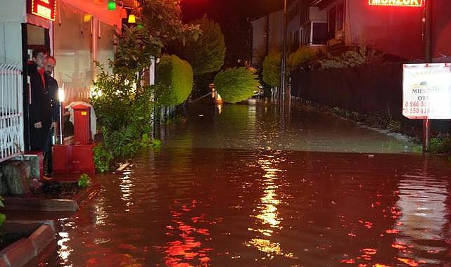 Balıkesir'i sağanak ve lodos vurdu: Dere taştı, evler ve yollar su içinde kaldı
