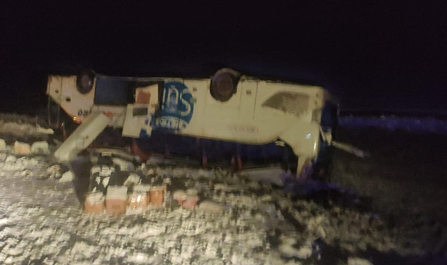 Bingöl'de iki yolcu otobüsü devrildi: 22 yaralı