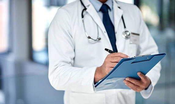 Bursa'da ilaç bağımlısı olduğu iddia edilen doktor açığa alındı