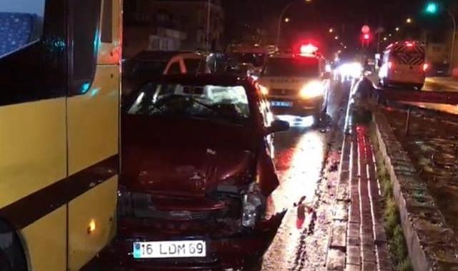 Bursa'da otomobil belediye otobüsüne arkadan çarptı! 1 yaralı
