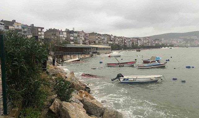 Bursa’da yaşanan fırtına sonrası tekneler alabora oldu