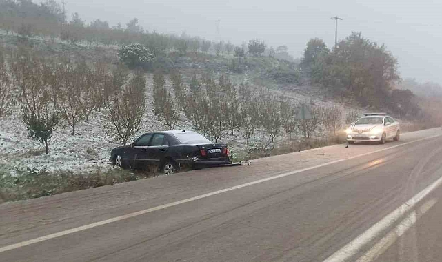 Bursa'da 2 araç kafa kafaya çarpıştı: 3 yaralı