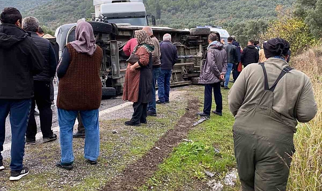Bursa'da minibüsü devrildi: 3 yaralı