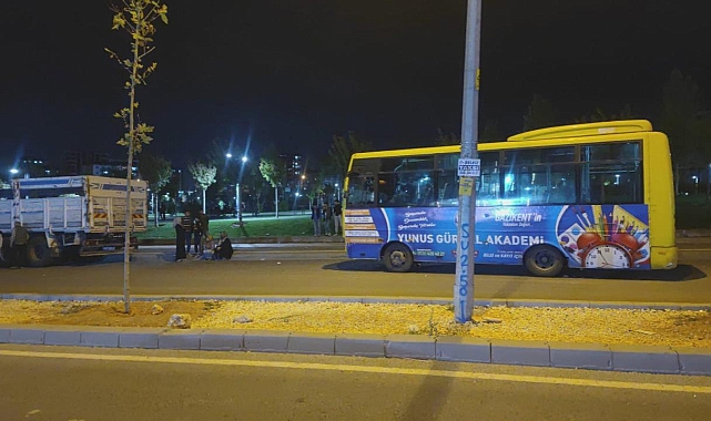 Gaziantep'te otobüs park halindeki kamyona çarptı: 5 yaralı
