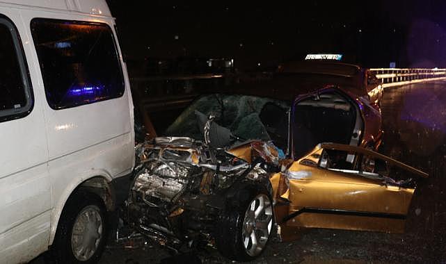 Kocaeli'de 5 aracın karıştığı zincirleme kazada 1 kişi öldü, 5 kişi yaralandı
