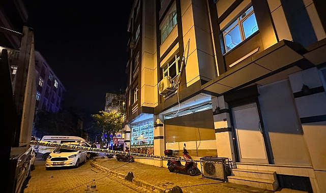 Küçükçekmece'de üçüncü kattan düşen iki kişiden biri öldü