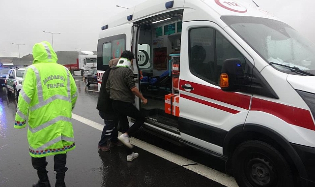 Kuzey Marmara Otoyolu’nda işçi servisi ile ticari taksi çarpıştı: 13 yaralı