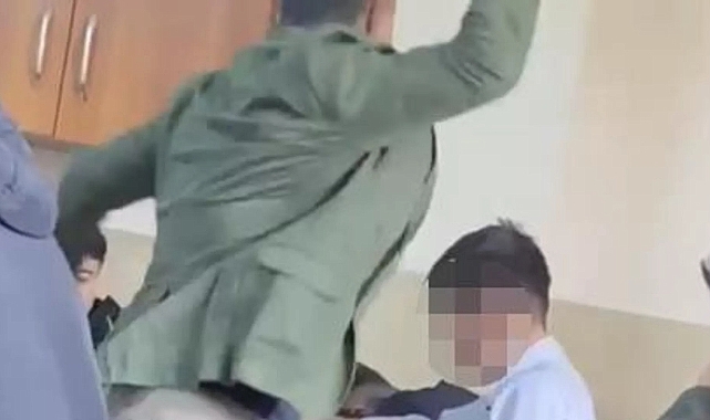 Öğretmen, öğrencisine kitapla vurdu; Öğrenci yakınları da öğretmeni darp etti