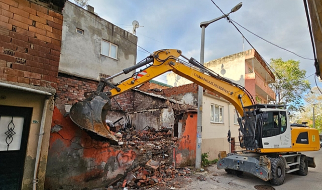 Osmangazi'de metruk binaya balyoz