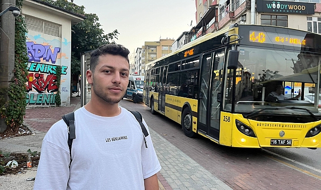Sevgilisinden ayrıldığı için otobüs bileti ısmarladı sanıldı; Gencin videosu sosyal medyada viral oldu