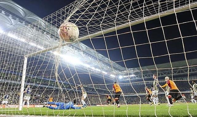 30 milyon euroluk transfer: 'Dünya devi' Fenerbahçe'nin yıldızı için İstanbul'a geliyor