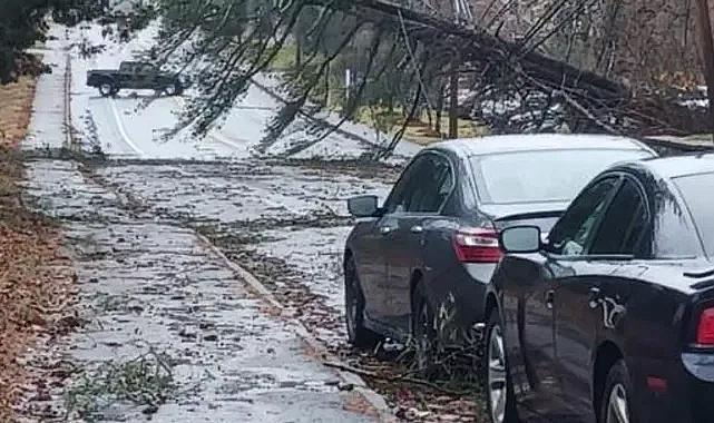 ABD'yi fırtına vurdu: 600 bin kişi elektriksiz kaldı