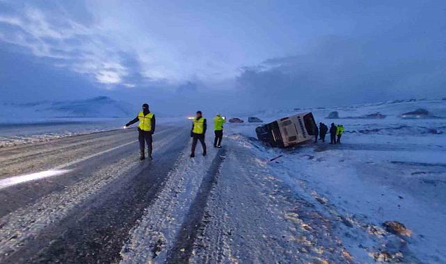 Ağrı'da iki yolcu otobüsü devrildi: 6 yaralı