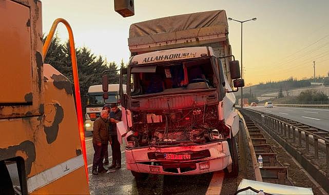 Anadolu Otoyolu'nda 2 tırın karıştığı kaza ulaşımı aksattı
